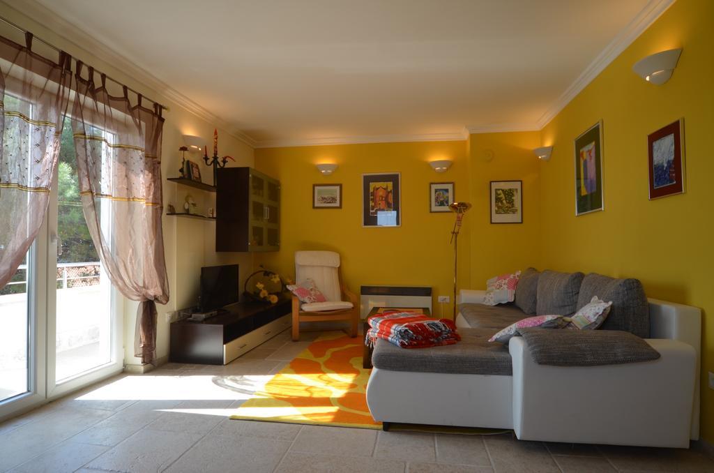 Apartment Kare Rovigno Esterno foto