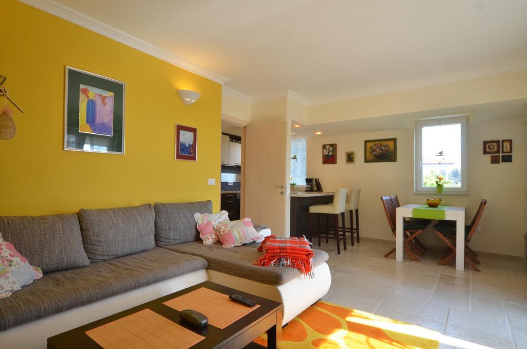 Apartment Kare Rovigno Esterno foto