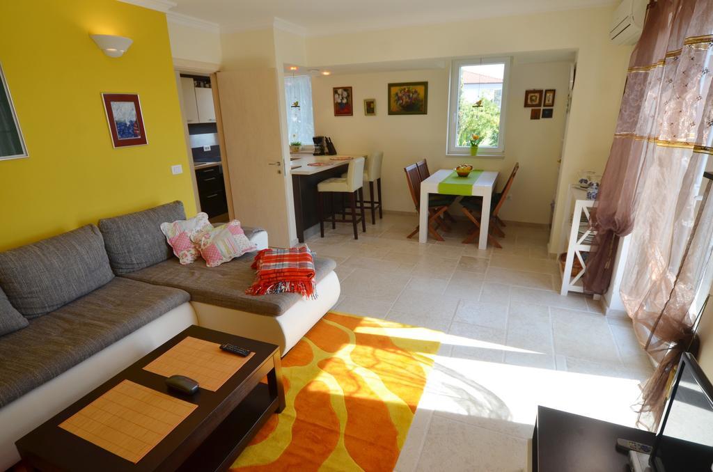 Apartment Kare Rovigno Esterno foto